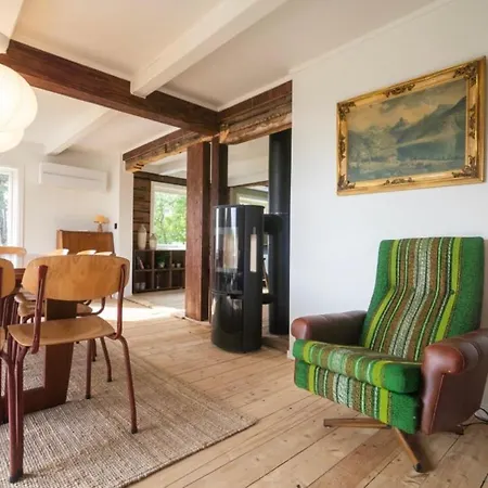Cozy House With Waterfront בית נופש