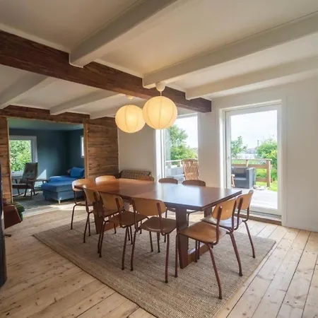 Cozy House With Waterfront הנינגסבר