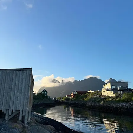 Cozy House With Waterfront *